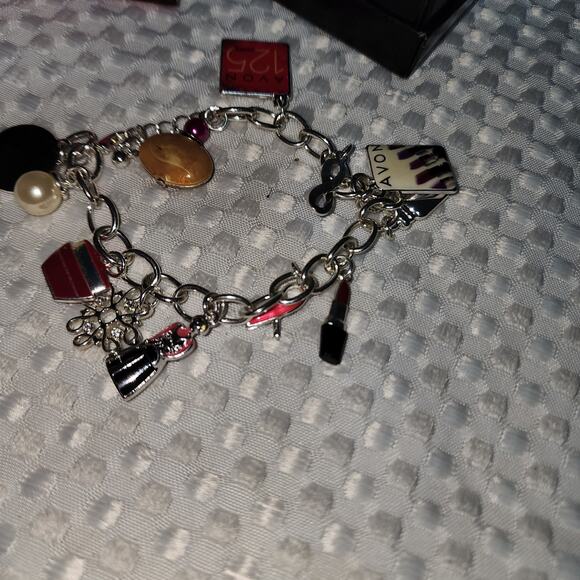 AVON EUC VINTAGE 125 ANNIVERSARY CHARM BRACELET - Picture 3 of 6